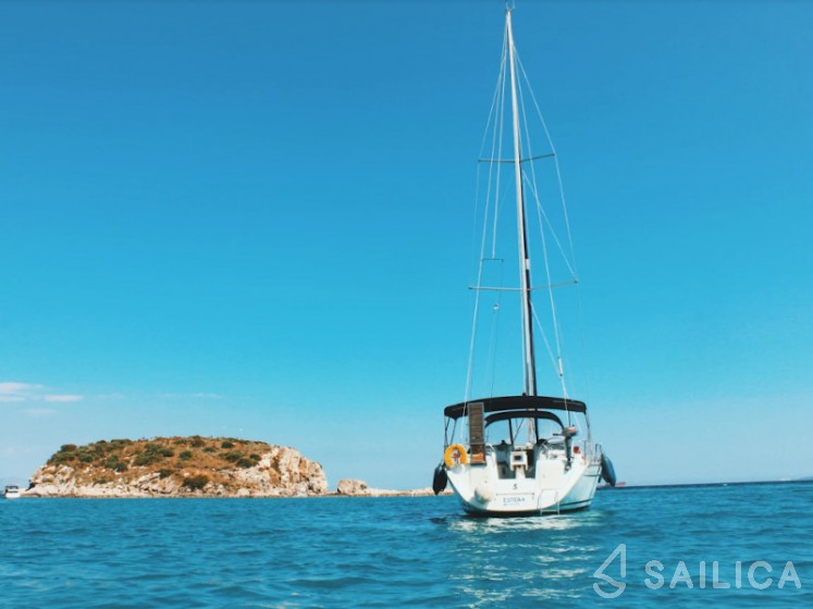 Cyclades 43.4 - Yacht Charter Sailica
