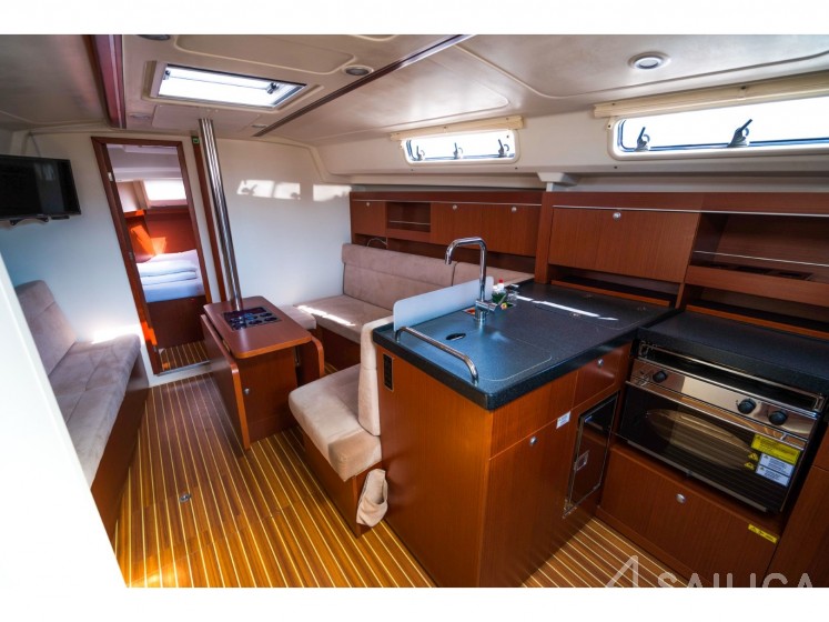 Hanse 385 - Yacht Charter Sailica