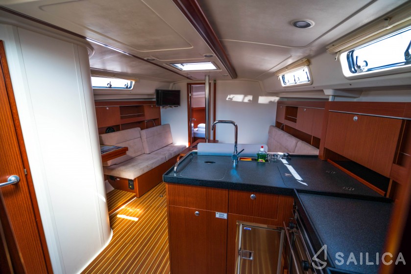 Hanse 385 - Yacht Charter Sailica