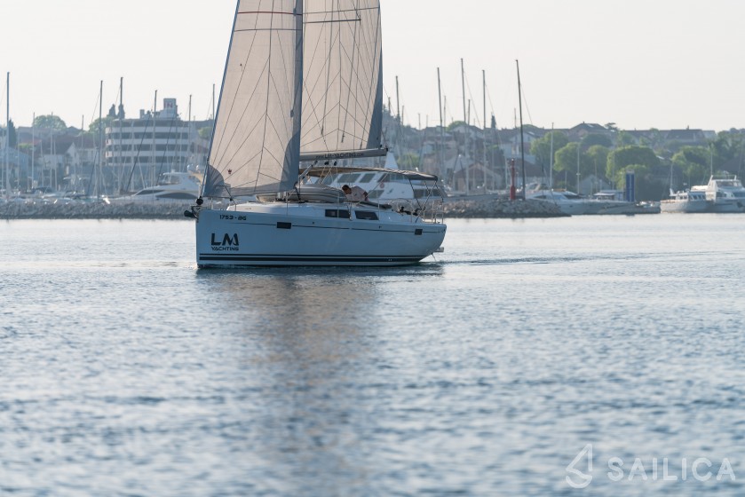 Hanse 385 - Yacht Charter Sailica