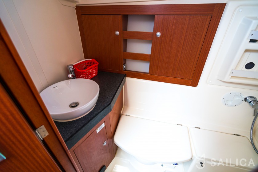 Hanse 385 - Yacht Charter Sailica