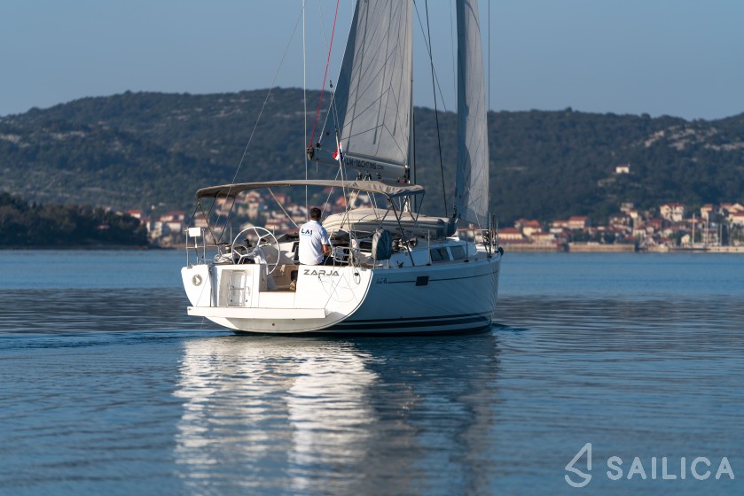 Hanse 385 - Yacht Charter Sailica