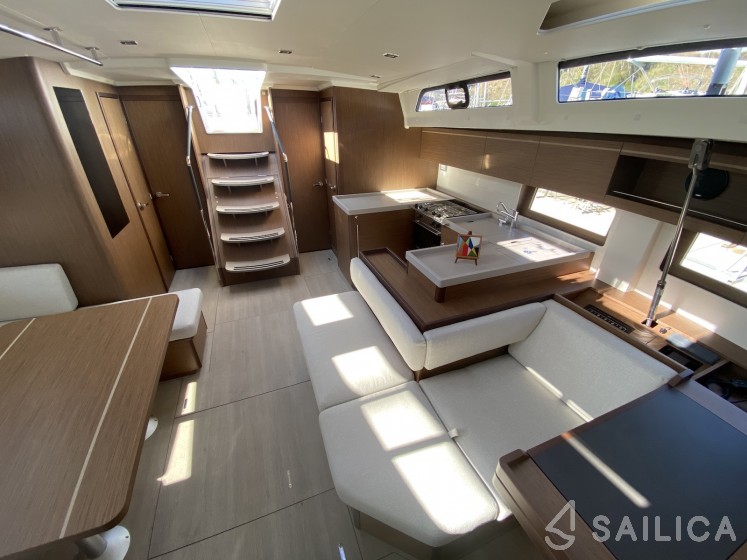 Oceanis 51.1 - Yacht Charter Sailica