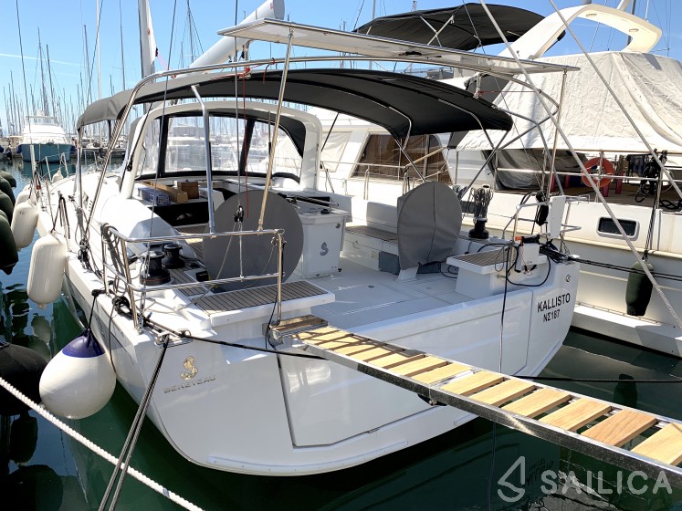 Oceanis 51.1 - Yacht Charter Sailica