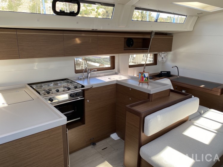 Oceanis 51.1 - Yacht Charter Sailica