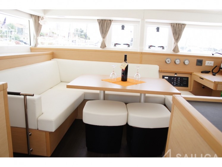Lagoon 400 - Yacht Charter Sailica