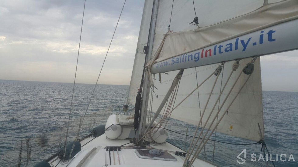 Oceanis 40 - Yacht Charter Sailica