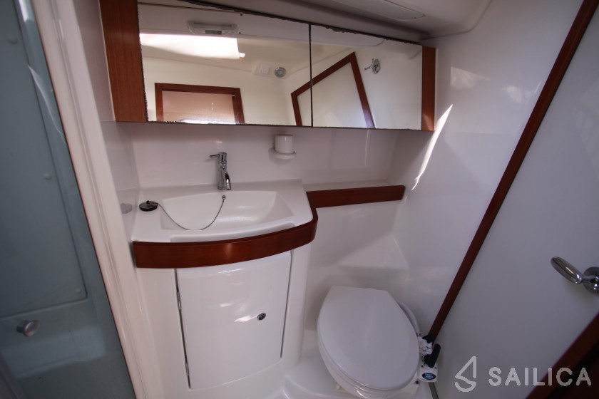 Oceanis 40 - Yacht Charter Sailica