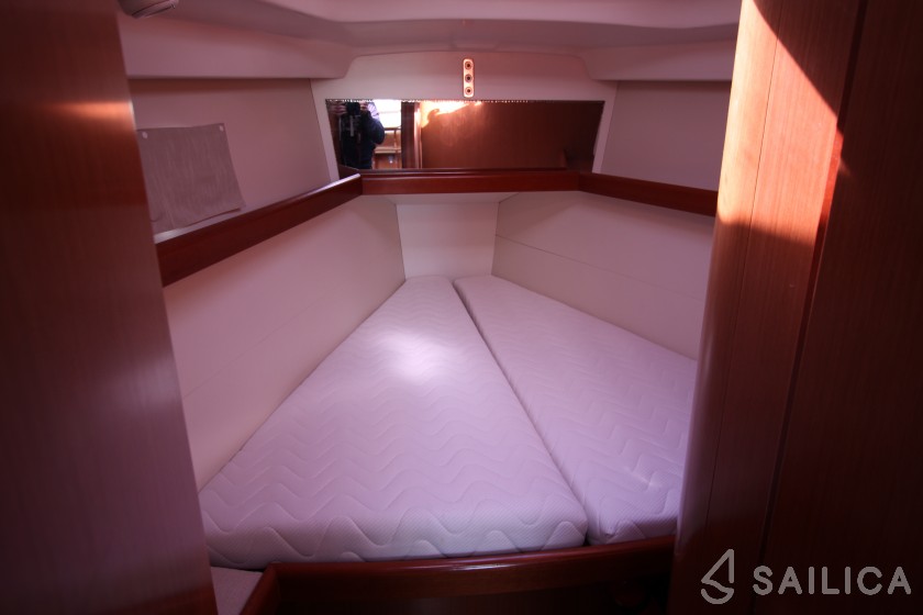 Oceanis 40 - Yacht Charter Sailica