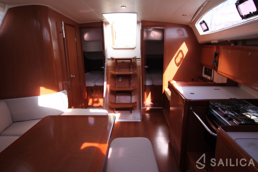 Oceanis 40 - Yacht Charter Sailica