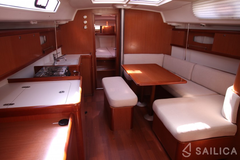 Oceanis 40 - Yacht Charter Sailica