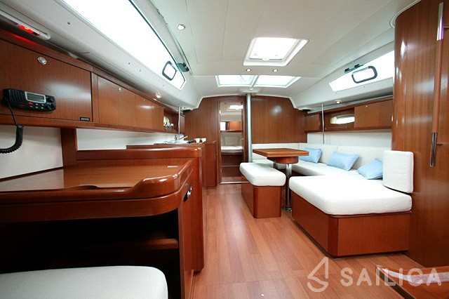 Oceanis 40 - Yacht Charter Sailica