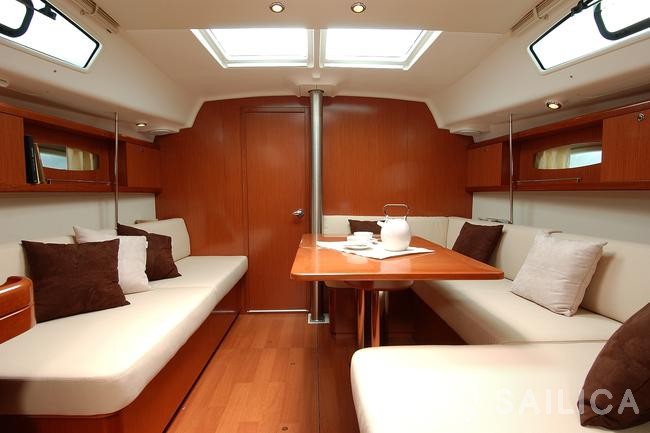 Oceanis 40 - Yacht Charter Sailica