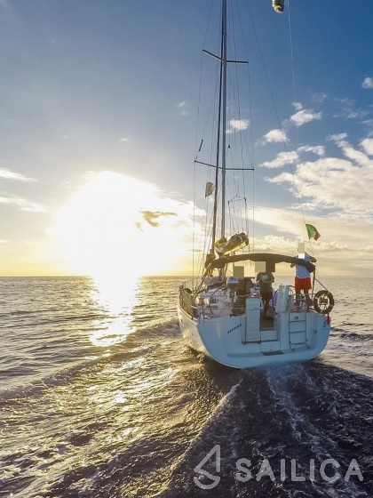 Oceanis 40 - Yacht Charter Sailica