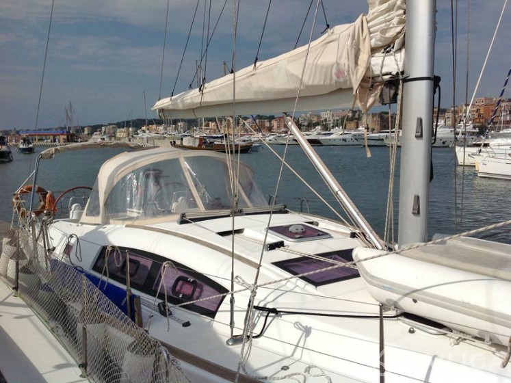 Oceanis 40 - Yacht Charter Sailica