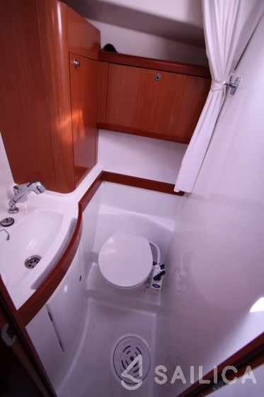 Oceanis 40 - Yacht Charter Sailica