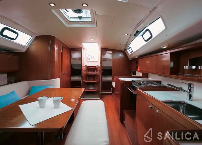 Oceanis 40 - Yacht Charter Sailica