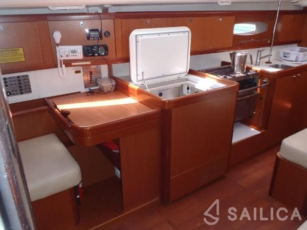 Oceanis 40 - Yacht Charter Sailica