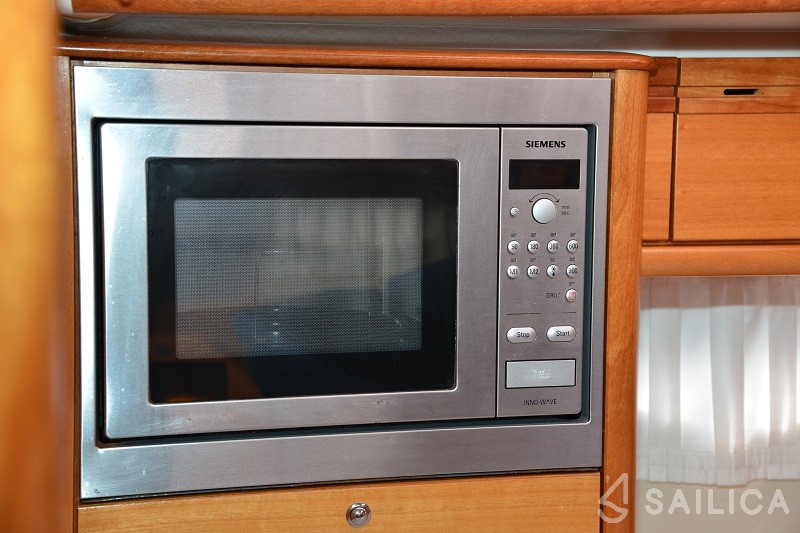 Bavaria 40 Cruiser - Yacht Charter Sailica