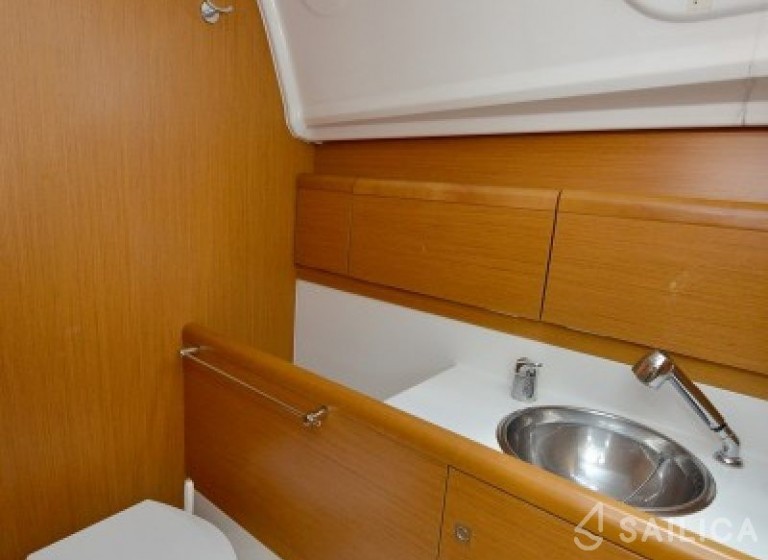Sun Odyssey 33i - Yacht Charter Sailica
