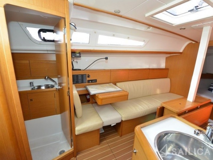Sun Odyssey 33i - Yacht Charter Sailica