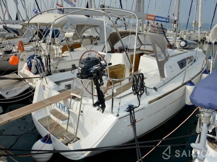 Sun Odyssey 33i - Yacht Charter Sailica