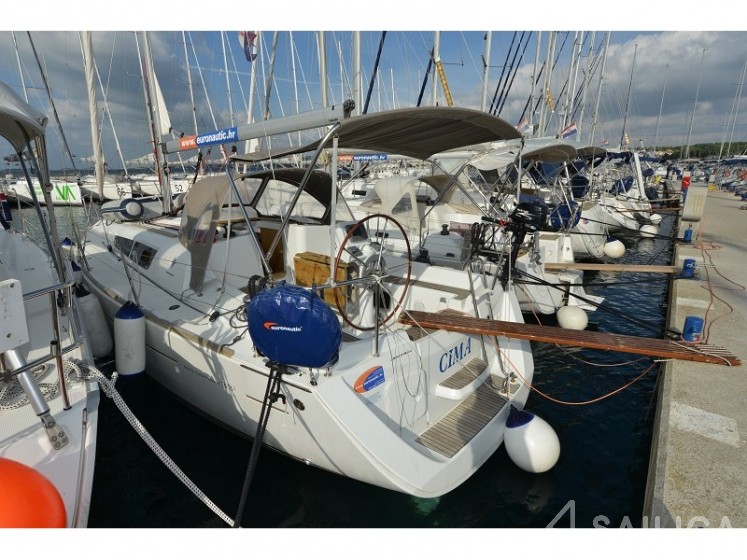 Sun Odyssey 33i - Yacht Charter Sailica