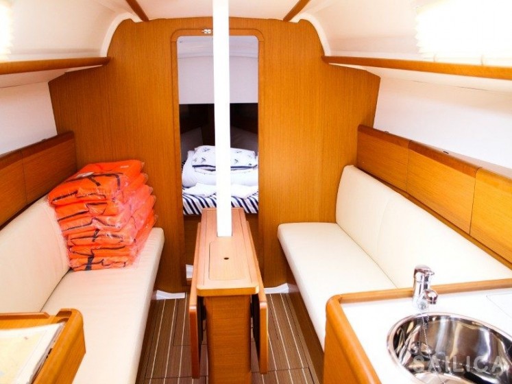 Sun Odyssey 33i - Yacht Charter Sailica