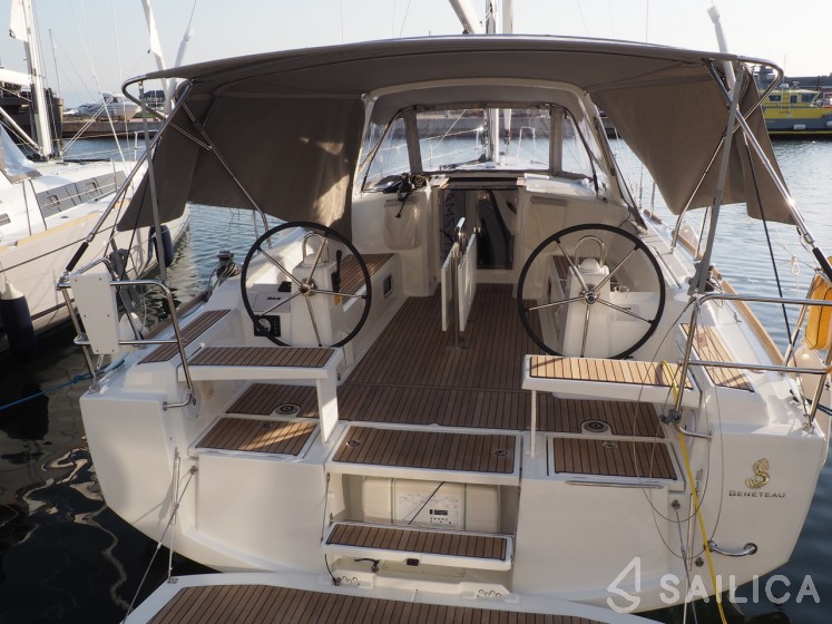 Oceanis 38.1 - Yacht Charter Sailica