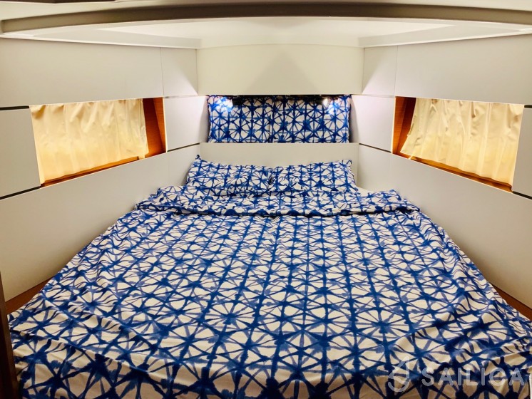 Oceanis 38.1 - Yacht Charter Sailica