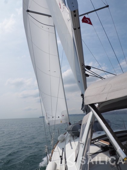 Oceanis 38.1 - Yacht Charter Sailica