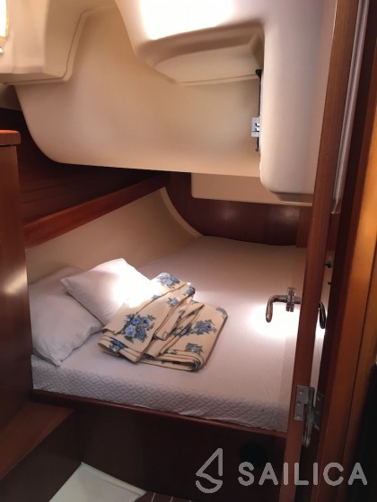 Dufour 425 - Yacht Charter Sailica