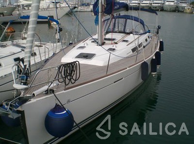 Dufour 425 - Yacht Charter Sailica