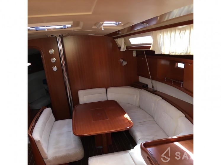 Dufour 425 - Yacht Charter Sailica