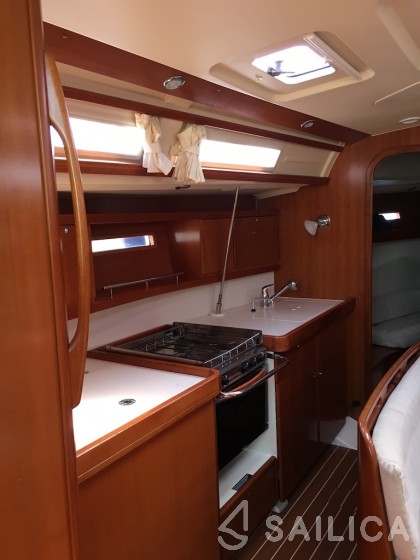 Dufour 425 - Yacht Charter Sailica
