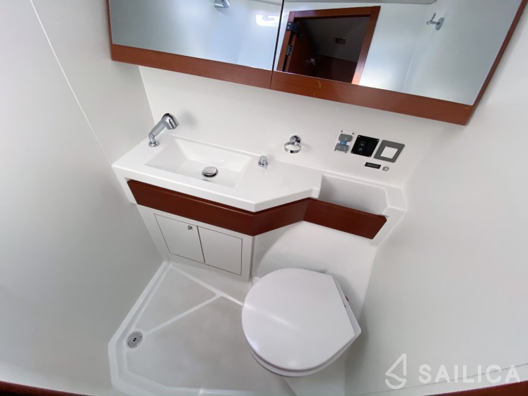 Oceanis 46.1 - Yacht Charter Sailica