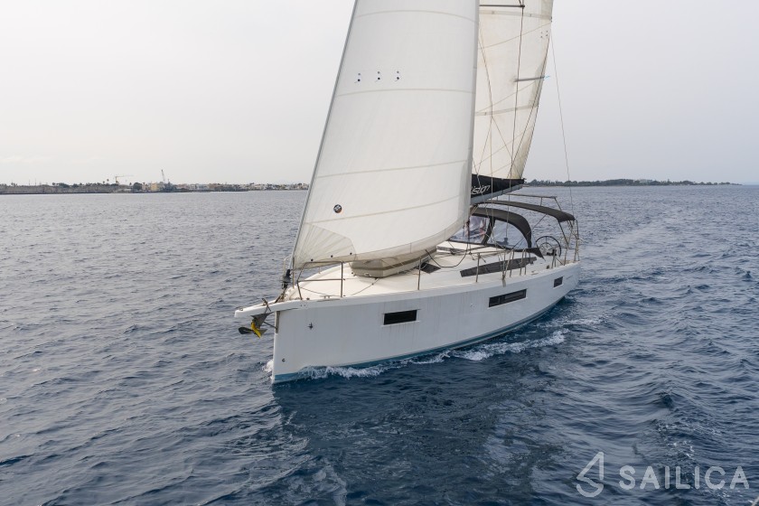Sun Odyssey 410 - Yacht Charter Sailica