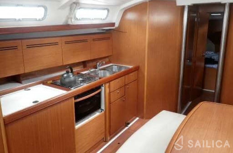Oceanis 473 - Yacht Charter Sailica