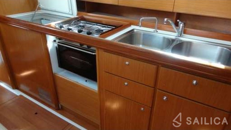 Oceanis 473 - Yacht Charter Sailica