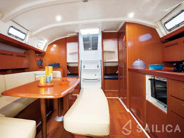 Oceanis 473 - Yacht Charter Sailica