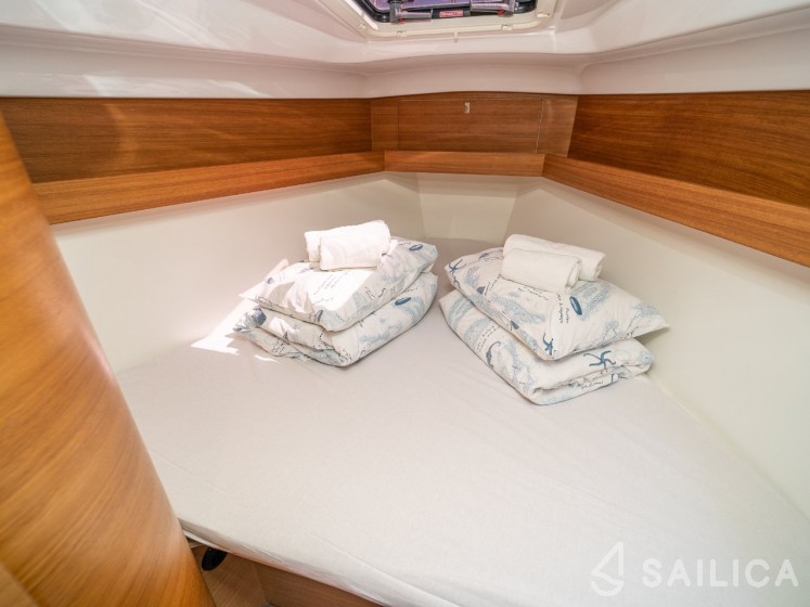 Elan Impression 40.1 - Yacht Charter Sailica