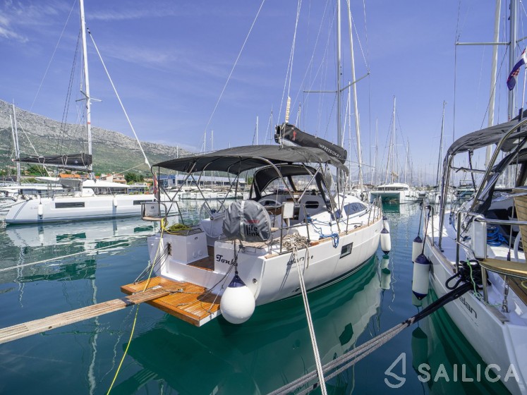 Elan Impression 40.1 - Yacht Charter Sailica