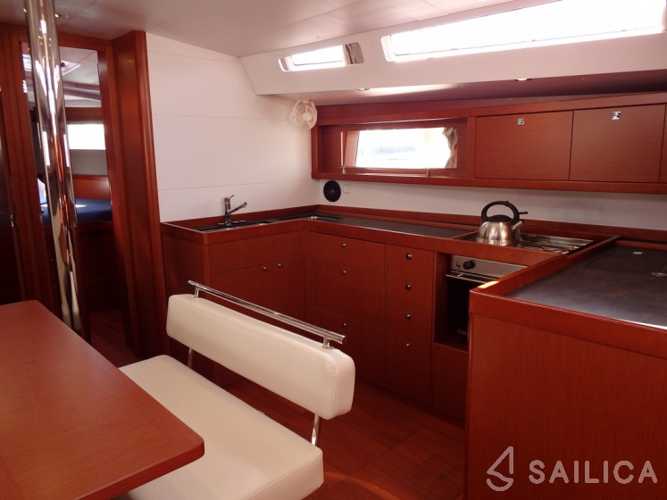 Oceanis 48 - Yacht Charter Sailica