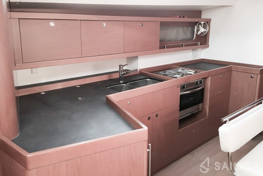 Oceanis 45 - Yacht Charter Sailica