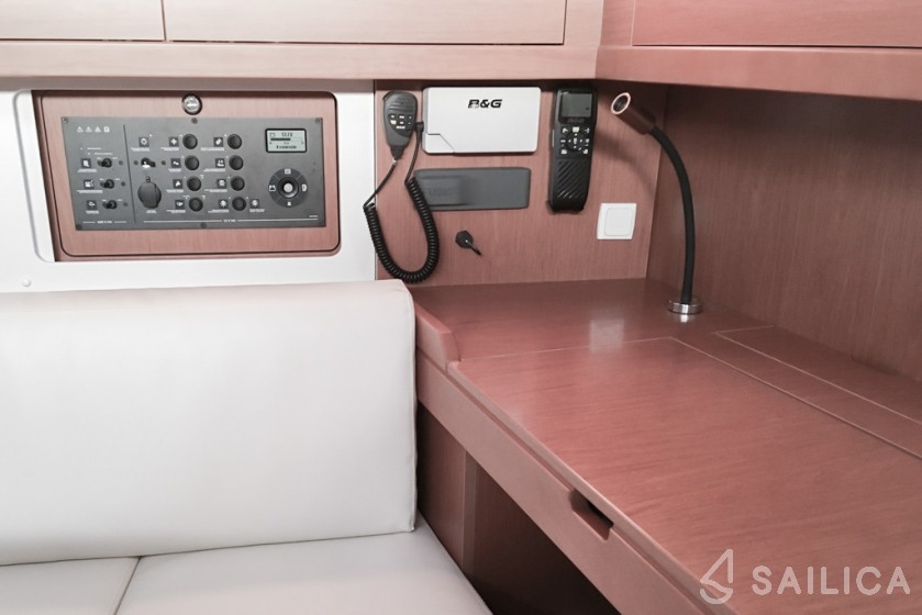 Oceanis 45 - Yacht Charter Sailica