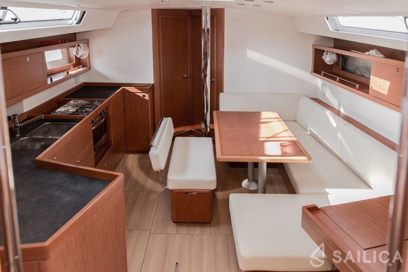 Oceanis 45 - Yacht Charter Sailica