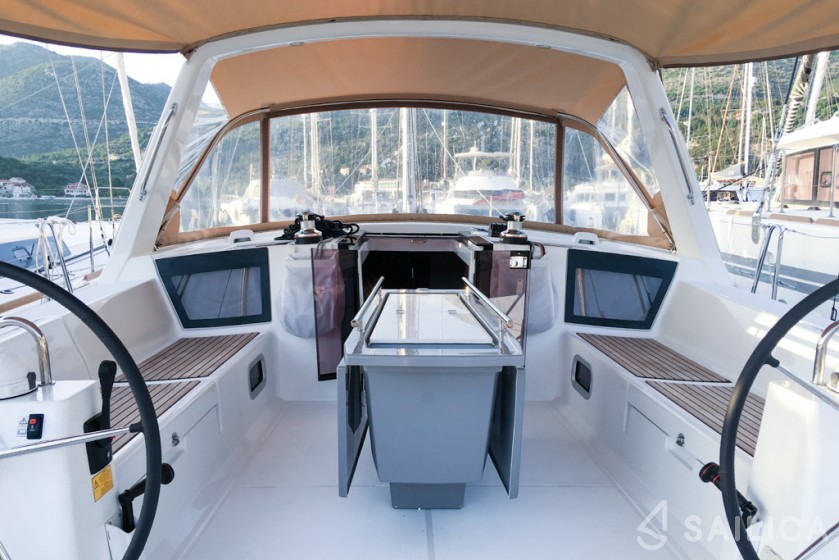 Oceanis 45 - Yacht Charter Sailica