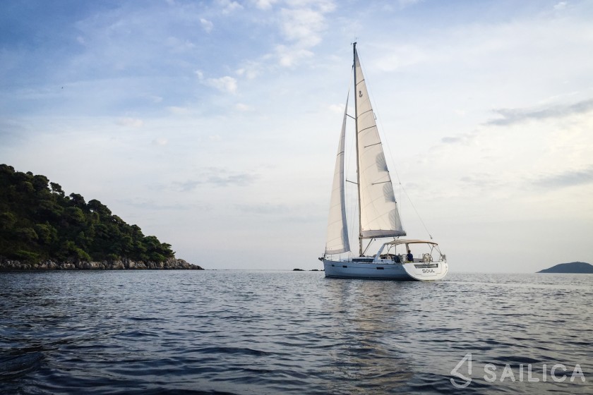 Oceanis 45 - Yacht Charter Sailica