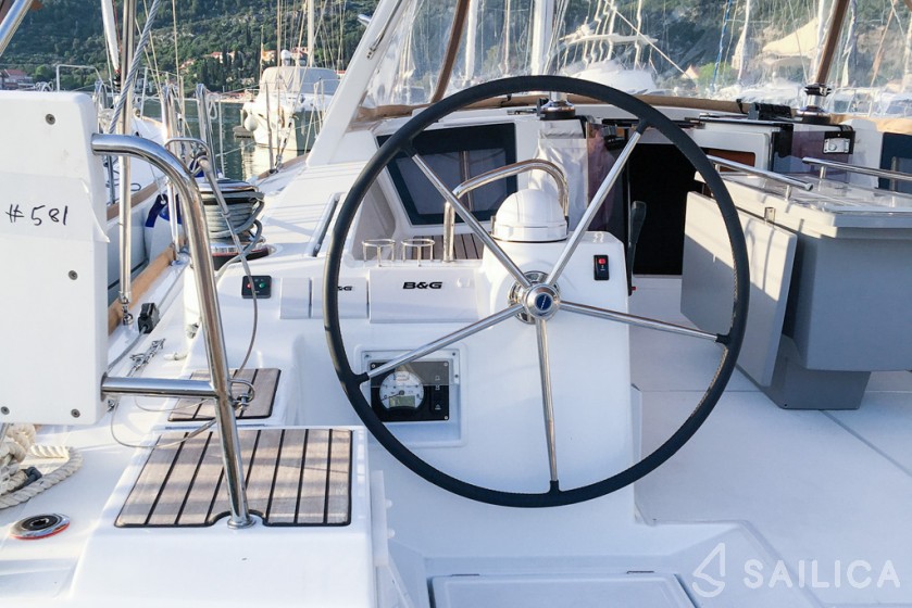 Oceanis 45 - Yacht Charter Sailica