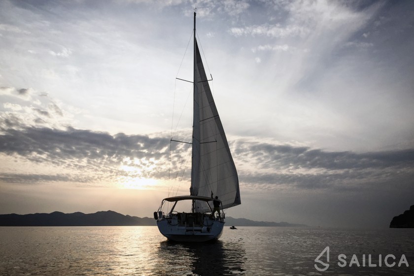 Oceanis 45 - Yacht Charter Sailica